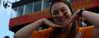 An orientation volunteer smiling at the Pep Rally